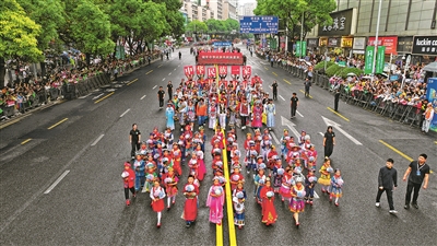 贵州民族团结大巡游盛大举行
